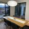 Jindabyne House 2, Modern 3 bedroom home, lake & mountain views with fireplace