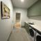 Jindabyne House 2, Modern 3 bedroom home, lake & mountain views with fireplace