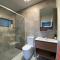 Jindabyne House 2, Modern 3 bedroom home, lake & mountain views with fireplace