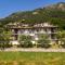Mos Country House