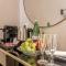 Queen of Rome Luxury Rooms
