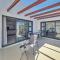 Family fun-sea,sand,surf convenience-pool, balcony - 开普敦