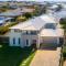 Seachange Family Escape with Pool and Spa Bath