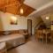 Pet-Friendly 2BR cottage w mountain view C4