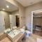 Luxury Home in Orlando with private Hot Tub - 7 Min from Disney Parks - 3 bedrooms and 4 bathrooms!