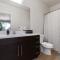 Lux 2Bdr 2Ba - Pool, HotTub, FreePrkg, KingBed NEW - مدينة سولت ليك