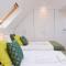 Sandy Gem - Viking Bay Getaway