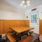 Quaint Condo 5 minutes to the ski slopes Valley Park D1