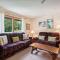 Quaint Condo 5 minutes to the ski slopes Valley Park D1