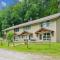 Quaint Condo 5 minutes to the ski slopes Valley Park D1