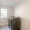 Luxurious 5 Bedroom Home with AC and EV Plug - سياتل