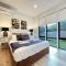 Luxury Glen Waverley Townhouse 4br3ba Backyard
