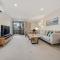 Central 2-bed Apartment with Pool, Gym and Spa