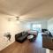 4 Beds Home In Newport Beach With Heated Jacuzzi, Pool, AC, Gym And Pickleball Courts - Newport Beach