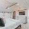 Midtown Masterpiece Whot Tub, Pets By Hvnlyhomes