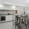 Four Salt - Luxury Apartment In Sorrento Village