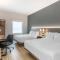 Comfort Inn & Suites Newark Liberty International Airport