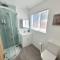 Bumblebee Bungalow - With separate office and gaming space by Catchpole Stays - Colchester