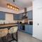 Stylish Cosy Two Bed Apartment - Coast Location