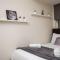 Stylish Cosy Two Bed Apartment - Coast Location