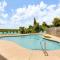 Darien Condo with Boat Dock Access Walk to Downtown - دارين