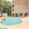 Darien Condo with Boat Dock Access Walk to Downtown - دارين