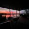 RiverSuite1 - A mesmerizing river and bridge view. - Russell