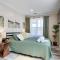 POCONOS BRAND NEW LAKEFRONT Oasis 1 ACRE, HOTTUB GAMEROOM FIREPITS TALK ABOUT PRIVACY