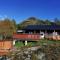 Mountain cabin with a view and hot tub - Øverland