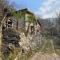 Kleines idyllisches & freistehendes 2 Zimmer Rustico mit 500m2 Umschwung - Caneggio