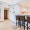 Luxurious 2 Bed Next to Burj Khalifa, Hosted by Desert City Stays - Dubaj