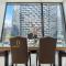 Luxurious 2 Bed Next to Burj Khalifa, Hosted by Desert City Stays - Dubaj
