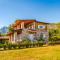Siar The Large Villa by PikHost