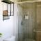 New Modern 3BR, Gym, Workspace, Quiet Location - شيكاغو
