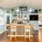 Walk to Pier Bayside Getaway with Screened Balcony - Bayside