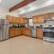 Renovated Ranch Style 6BR 4BA Duplex Beach House - 大西洋城