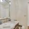 Walk to Train Convenient Skokie Condo!