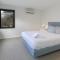 Cambridge Gardens - Sorrento Resort Style Luxury with Gas Heated Pool & Spa