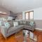 Pass the Keys Newly built Top-Floor Flat with Private Terrace - Reading