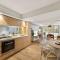 Pacific Chic Luxury Pad - Beachfront Aircon Lift