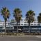 Pacific Chic Luxury Pad - Beachfront Aircon Lift