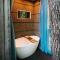 Treetop Hideaways: Redbud Treehouse in Chattanooga - تشاتانوغا