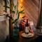 Treetop Hideaways: Luna Loft Treehouse - Flintstone