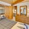 Star House Unique Home with Furnished Deck and Views - Pine Mountain Club