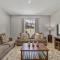 Renewed Luxury Townhouse with private pool