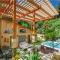 Skyhill Oasis with Hot Tub, Walk to Universal Studios - Los Angeles