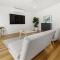 The Pelican - Stylish Poolside Oasis