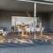 The Pelican - Stylish Poolside Oasis