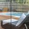 The Pelican - Stylish Poolside Oasis