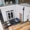 The Putney Hideaway - Modern and Elegant 3BDR Flat with Patio - 伦敦